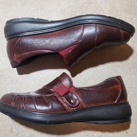 Ultime Confort Brown Genuine Leather Slip On Loafers Shoes Size 8 M - Picture 2 of 8